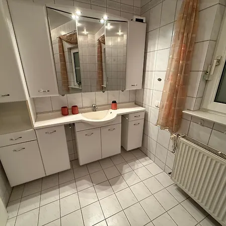 Charmante In Stilvoll Geräumig * Garbsen